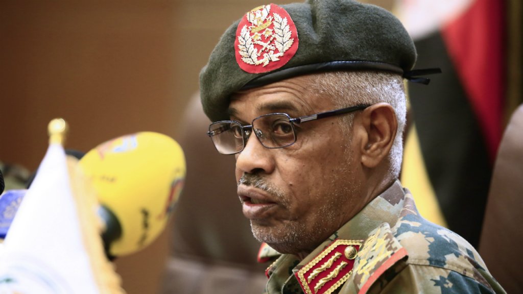 Au Soudan, le chef du Conseil militaire de transition annonce sa démission
