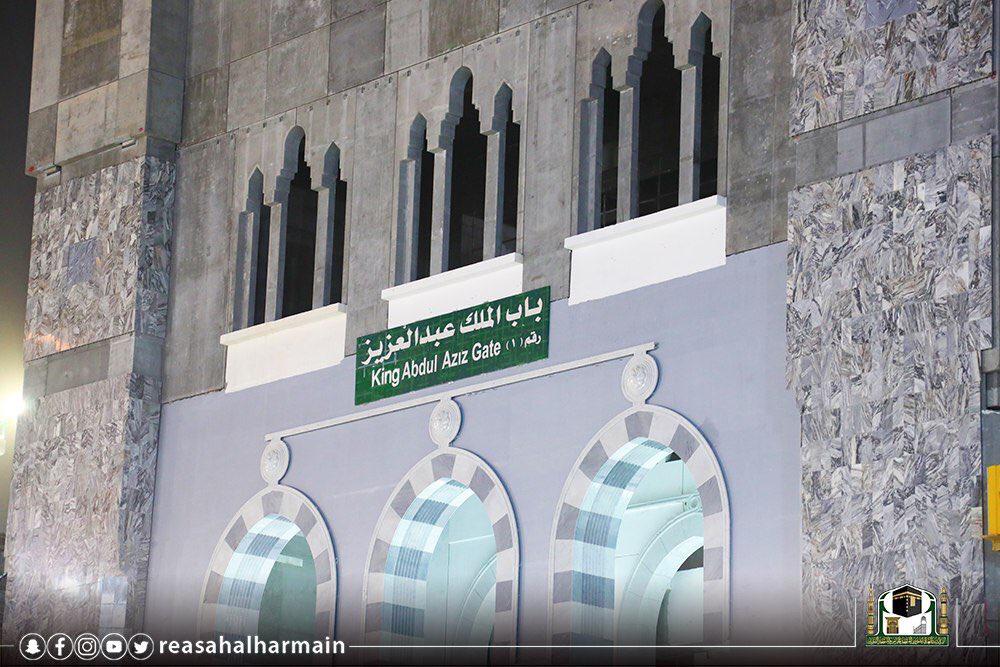 ​Lors de sa visite de terrain, le Président Général des Affaires de la Mosquée Sacrée et de la Mosquée du Prophète donne ses directives pour l’ouverture du Portail du Roi Abdulaziz dans le cadre des préparatifs au mois noble de Ramadan