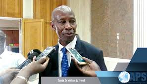 LE GOUVERNEMENT EXAMINE LES REVENDICATIONS POUR SATISFAIRE LES DEMANDES (MINISTRE) LE GOUVERNEMENT EXAMINE LES REVENDICATIONS POUR SATISFAIRE LES DEMANDES (MINISTRE)