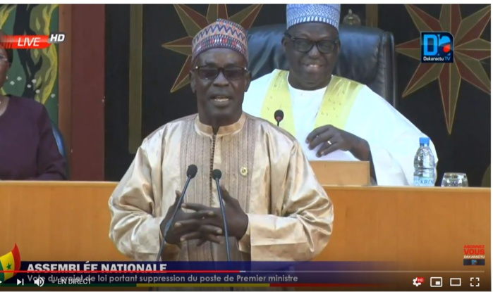 La grosse bourde du député Momath Sow : « Je suis un député de Macky Sall, je ne me tarde même pas à lire les projets de loi, je les vote les yeux fermés! » La grosse bourde du député Momath Sow : « Je suis un député de Macky Sall, je ne me tarde même pas à lire les projets de loi, je les vote les yeux fermés! »