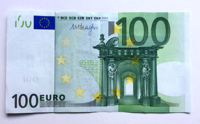 Les nouveaux billets de 100 et 200 euros mis en circulation ce