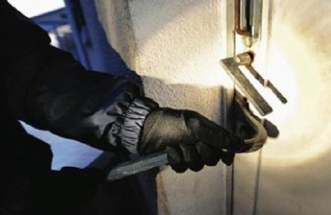 Touba- 8 personnes armées jusqu'aux dents cambriolent deux boutiques   Touba- 8 personnes armées jusqu'aux dents cambriolent deux boutiques