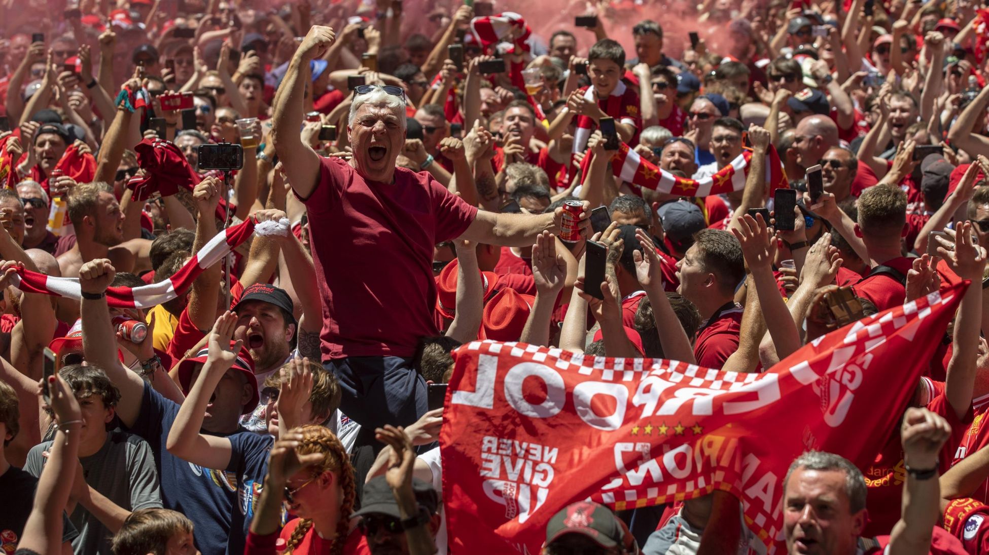 Finale Ligue des Champions- Le billet du stade vendu  à... 5000 euros... Un million de litres de bière écoulé...