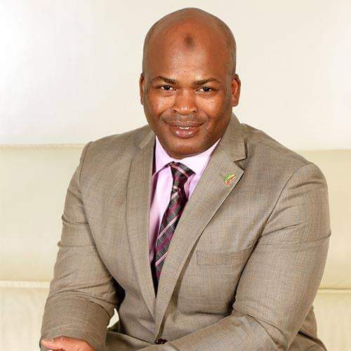 Macky nomme le frère germain du journaliste Mamoudou Ibra Kane au poste d'administrateur du BOS Macky nomme le frère germain du journaliste Mamoudou Ibra Kane au poste d'administrateur du BOS