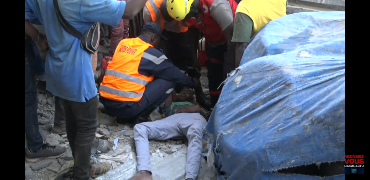 Urgent : Un individu gravement blessé après avoir chuté d’un immeuble sur les 2 voies de Fass