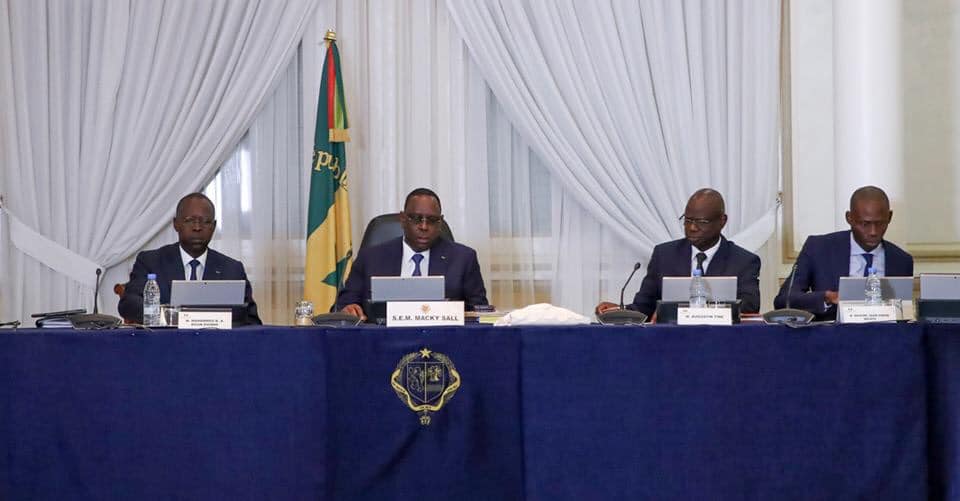 MACKY SALL ACCULE SES MINISTRES