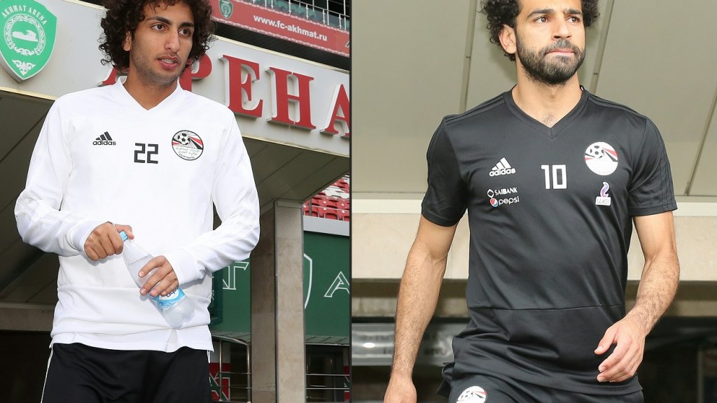 Accusé d'harcèlement sexuel, Amr Warda (à gauche) a reçu le soutien public de son coéquiper Mohamed Salah Accusé d'harcèlement sexuel, Amr Warda (à gauche) a reçu le soutien public de son coéquiper Mohamed Salah