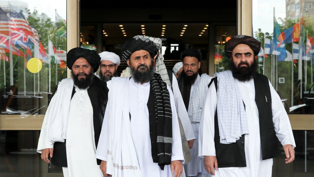 Des membres de la délégation des Taliban après des pourparlers de paix avec des hommes politiques afghans de haut rang, à Moscou, le 30 mai 2019