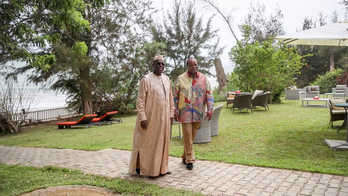 Le Pr Macky et son hôte Sa Majesté le Roi Mswati III à Popenguine (IMAGES)