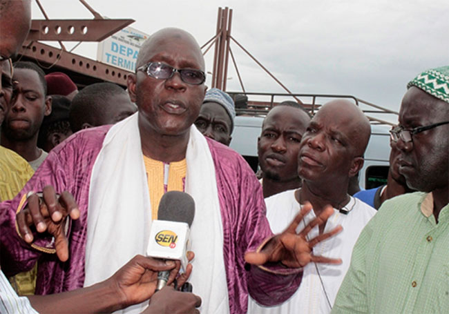 Grave révélation de Gora Khouma : « les douaniers laissent passer les frontières, toute voiture qui paie 25 000 FCFA » Grave révélation de Gora Khouma : « les douaniers laissent passer les frontières, toute voiture qui paie 25 000 FCFA »