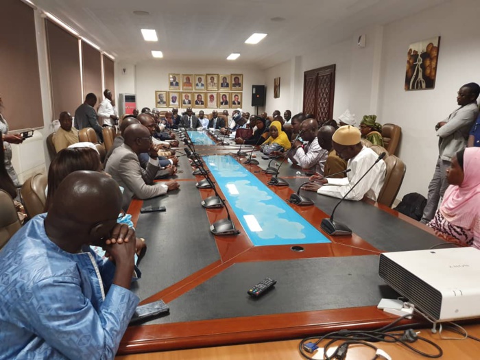 Cérémonie protocolaire de passation de service entre Cheikh Ahmed Tidiane Ba et Bassirou Samba Niasse, nouveau DG des Impôts et Domaines. (IMAGES)