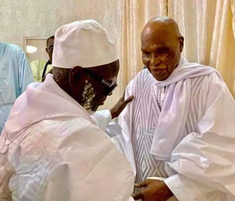 DERNIÈRE MINUTE- Me Abdoulaye Wade reçu à Touba par le Khalif Serigne Mountakha Mbacké