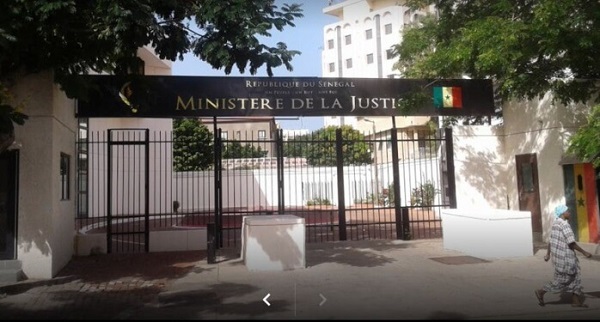 Scandale à la direction des affaires civiles et du sceau du ministère de la Justice -   Un agent vendait la nationalité sénégalaise à un million de Fcfa, la Sr cerne la mafia