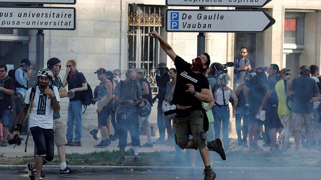 DERNIÈRE MINUTE- Manifestations de protestation au sommet du G7...Jets de grenades...