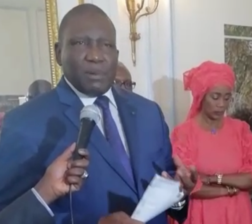 En confirmant les effarantes révélations de dakarposte, l'ex ambassadeur du Sénégal en France , Bassirou Sène fout un gros malaise à son pot de départ