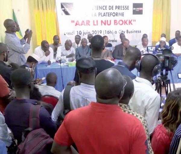 BOUCLAGE DE L’ENQUÊTE SUR LE SCANDALE DE SIX MILLE MILLIARDS DE FCFA AAR LI NU BOKK DECHIRE LES CONCLUSIONS ET BAT LE MACADAM CE 13 SEPTEMBRE