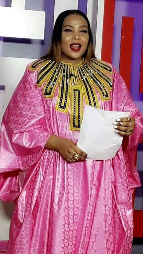 L'animatrice Amina Poté ferait mieux de perdre du poids sinon... L'animatrice Amina Poté ferait mieux de perdre du poids sinon...