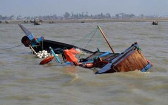 URGENT - Joal : Chavirement d'une pirogue, 4 personnes portées disparues URGENT - Joal : Chavirement d'une pirogue, 4 personnes portées disparues