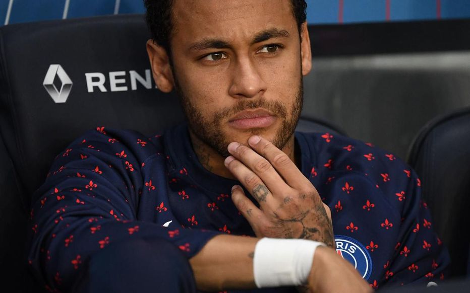 Foot européen : Neymar sauve encore le PSG, le Barça prend l'eau