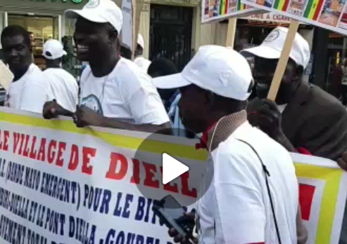 Manifestation des Ressortissants du Daandé Maayo devant l’Ambassade du Sénégal à Paris (vidéo)