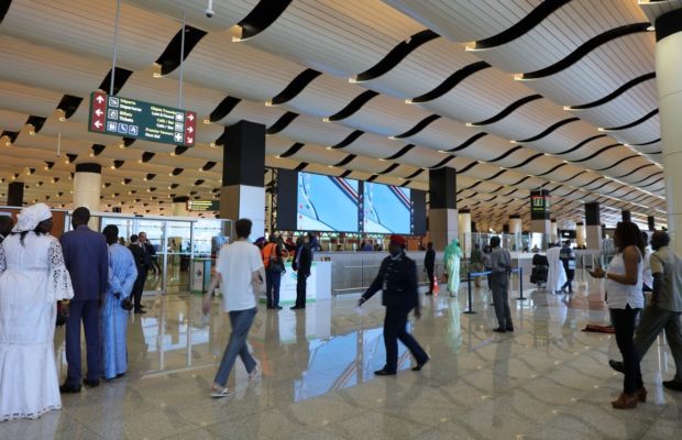 Ils fermaient les yeux sur de faux documents de voyage : La SR cueille trois contrôleurs à l’Aibd