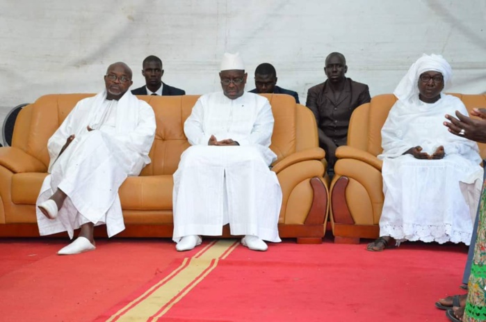 Présentation de condoléances : Macky Sall et Ousmane Sonko chez Alioune Badara Cissé, suite au décès de son fils. Présentation de condoléances : Macky Sall et Ousmane Sonko chez Alioune Badara Cissé, suite au décès de son fils.
