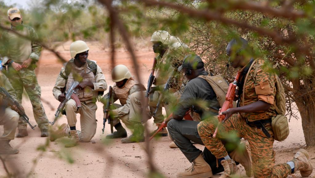 Au Mali, une attaque jihadiste fait 24 morts dans les rangs de l'armée Au Mali, une attaque jihadiste fait 24 morts dans les rangs de l'armée