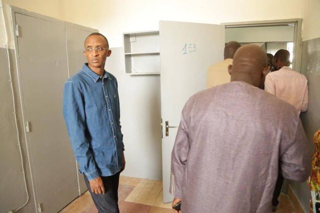 Dénonçant une discrimination d'Abdoulaye SOW dans l'hébergement-Les étudiants assiègent la Direction du COUD Dénonçant une discrimination d'Abdoulaye SOW dans l'hébergement-Les étudiants assiègent la Direction du COUD