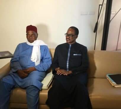 Réconciliés, Me Wade et Madické se sont rencontrés ce dimanche chez l'ancien Président de la République Réconciliés, Me Wade et Madické se sont rencontrés ce dimanche chez l'ancien Président de la République