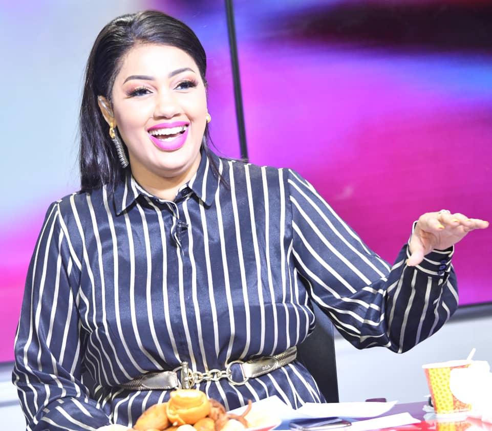 Arrêt sur image! La belle Dieynaba Seydou Bâ de la TFM,  coqueluche des téléspectateurs
