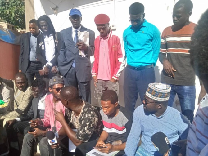 Photos:Le Centre Bopp met "Noo Lank" à la rue en refusant d'abriter sa conférence de presse Photos:Le Centre Bopp met "Noo Lank" à la rue en refusant d'abriter sa conférence de presse