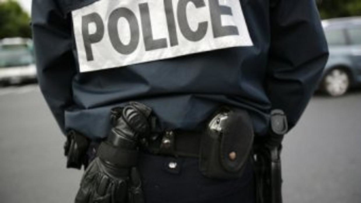 Un homme abattu par la police près de Paris après avoir poignardé des passants Un homme abattu par la police près de Paris après avoir poignardé des passants