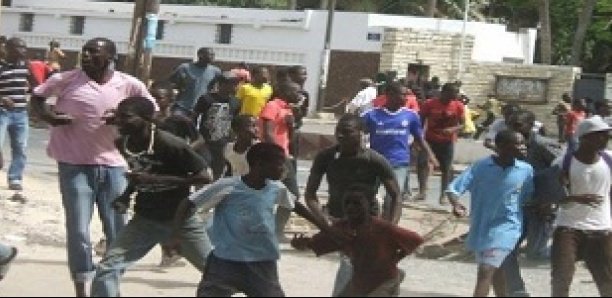 Abdoulaye Samb, animateur à la radio Zik FM, a failli laisser sa vie dans une attaque dont il a fait l’objet dans la nuit du 23 au 24 décembre 2019. A bord d'un véhicule particulier, Abdoulaye avait quitté la Commune de Pékesse, dans la région de Thi