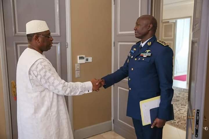 Le Pr Macky Sall a reçu le nouveau chef d'état-major général des armées...Les dessous d'une audience... Le Pr Macky Sall a reçu le nouveau chef d'état-major général des armées...Les dessous d'une audience...