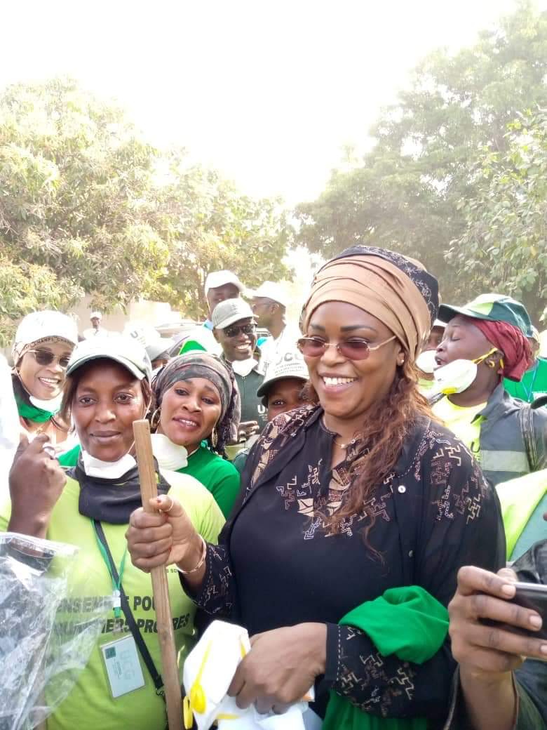 "Cleaning day"- Après avoir donné le ton, le couple Présidentiel du Sénégal a été la grande attraction (images exclusives)