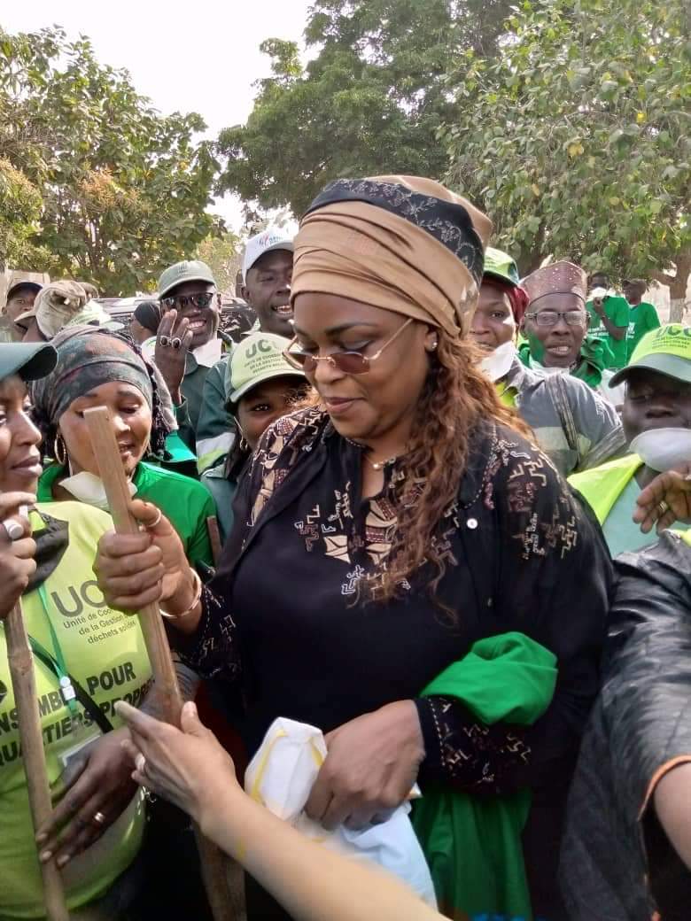 "Cleaning day"- Après avoir donné le ton, le couple Présidentiel du Sénégal a été la grande attraction (images exclusives)