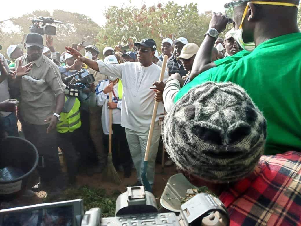 "Cleaning day"- Après avoir donné le ton, le couple Présidentiel du Sénégal a été la grande attraction (images exclusives)