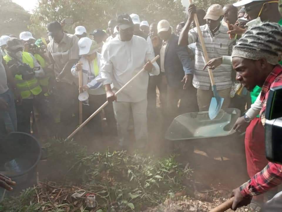 "Cleaning day"- Après avoir donné le ton, le couple Présidentiel du Sénégal a été la grande attraction (images exclusives)