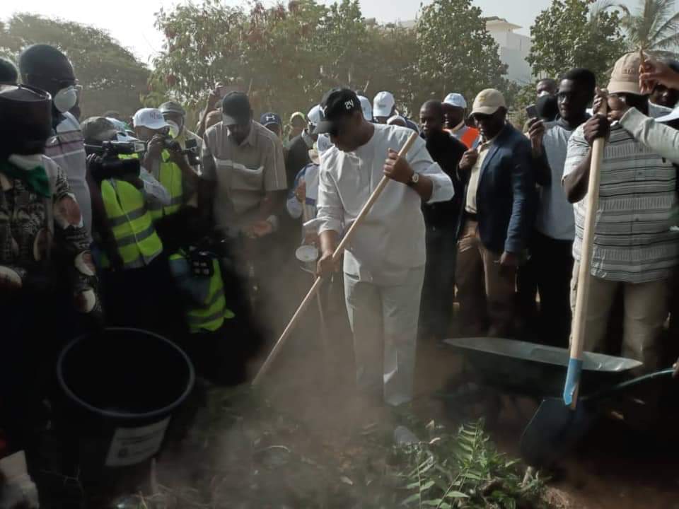 "Cleaning day"- Après avoir donné le ton, le couple Présidentiel du Sénégal a été la grande attraction (images exclusives)