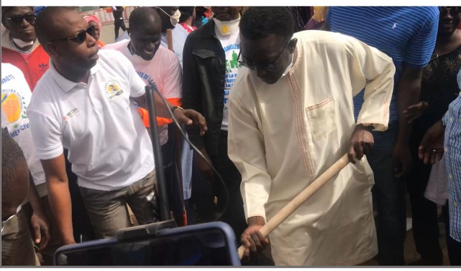  « Cleaning Day »: Amadou Ba nettoie auprès des Parcellois…