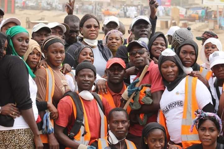 "Cleaning day" à Guédiawaye - Ces images exclusives du maire, Aliou Sall en compagnie de Mme le ministre de la Jeunesse et...