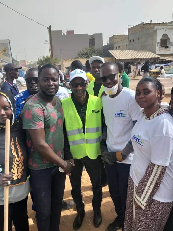 "Cleaning day" à Guédiawaye - Ces images exclusives du maire, Aliou Sall en compagnie de Mme le ministre de la Jeunesse et...