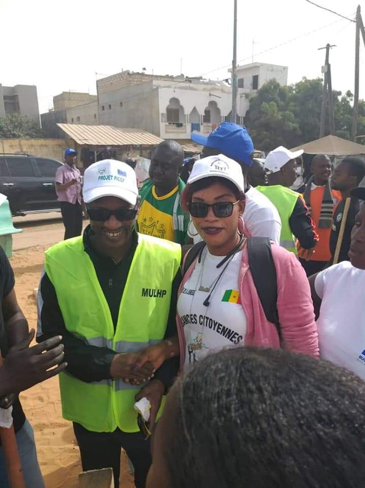 "Cleaning day" à Guédiawaye - Ces images exclusives du maire, Aliou Sall en compagnie de Mme le ministre de la Jeunesse et...