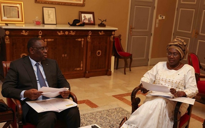 Après son déjeuner avec ses compagnons de première heure dont l'ex Présidente du CESE, le Pr Macky Sall reçoit encore Aminata Tall Après son déjeuner avec ses compagnons de première heure dont l'ex Présidente du CESE, le Pr Macky Sall reçoit encore Aminata Tall