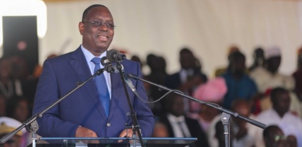 Macky Sall inaugure la première usine de fabrication de carreaux céramiques, à Sindia