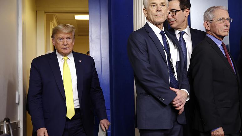 Le coronavirus rôde autour de Trump, trois proches du président américain sont confinés