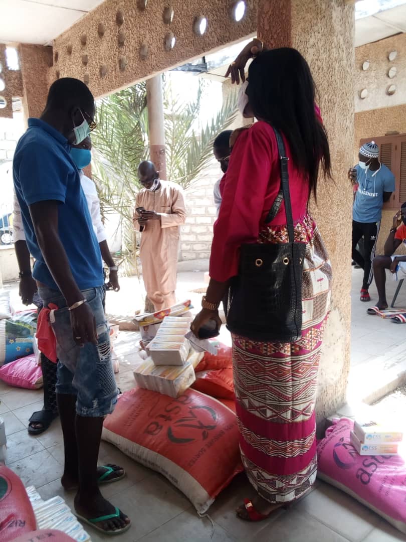 Force Covid-19 / Fatoumata Niang Ba participe à l'effort de guerre.