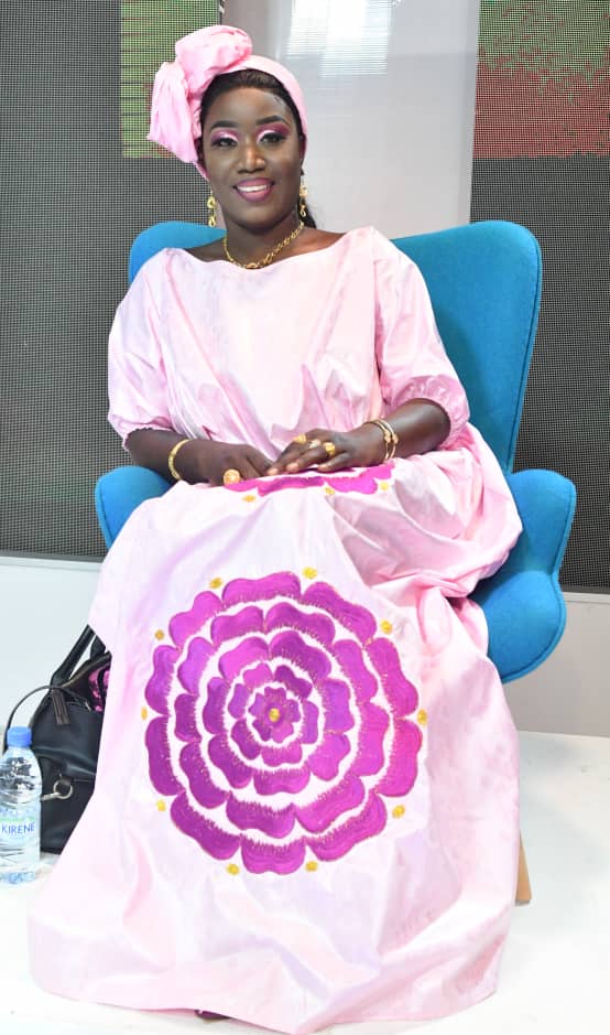 MARIE LOUISE NDIAYE CISSE DE L’OBS FAIT SA PREMIERE APPARITION... Et, éblouit le plateau de "Quartier Général "! MARIE LOUISE NDIAYE CISSE DE L’OBS FAIT SA PREMIERE APPARITION... Et, éblouit le plateau de "Quartier Général "!