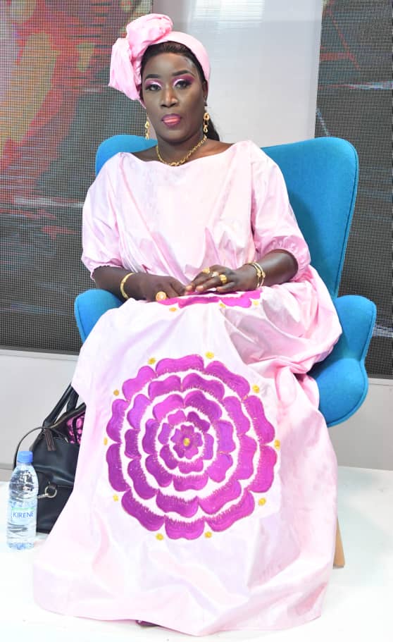 MARIE LOUISE NDIAYE CISSE DE L’OBS FAIT SA PREMIERE APPARITION... Et, éblouit le plateau de "Quartier Général "! MARIE LOUISE NDIAYE CISSE DE L’OBS FAIT SA PREMIERE APPARITION... Et, éblouit le plateau de "Quartier Général "!