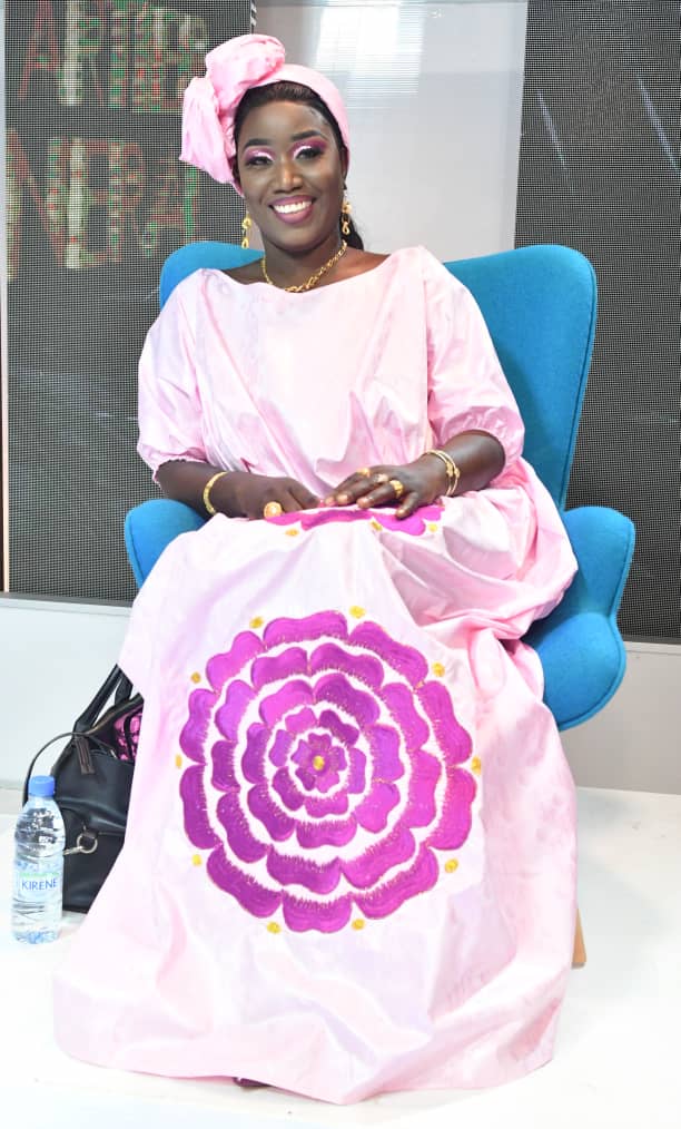 MARIE LOUISE NDIAYE CISSE DE L’OBS FAIT SA PREMIERE APPARITION... Et, éblouit le plateau de "Quartier Général "! MARIE LOUISE NDIAYE CISSE DE L’OBS FAIT SA PREMIERE APPARITION... Et, éblouit le plateau de "Quartier Général "!